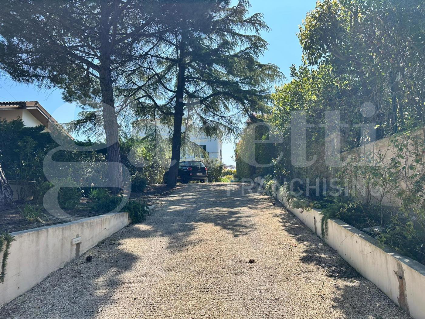 Villa in Via Martiri di Palermo, Trani