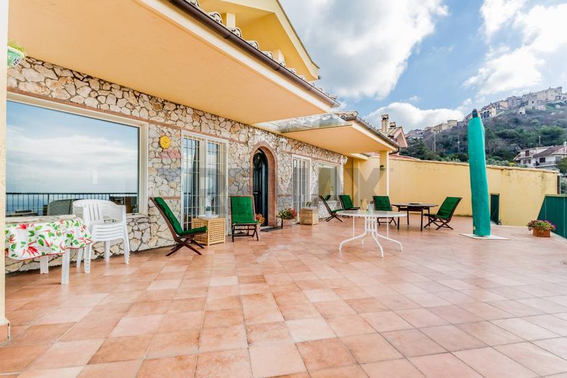 Villa in Via degli Ubriachi Snc, Sant'Angelo Romano — foto 2 di 5