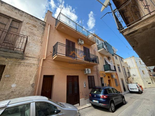 Terratetto plurifamiliare in Via Costantino, Castellammare del Golfo