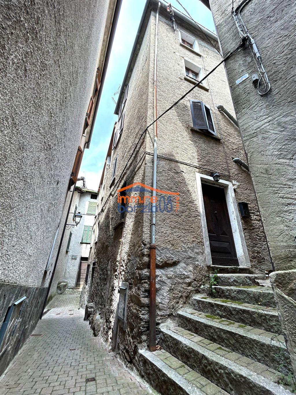 Villa a schiera, Premana