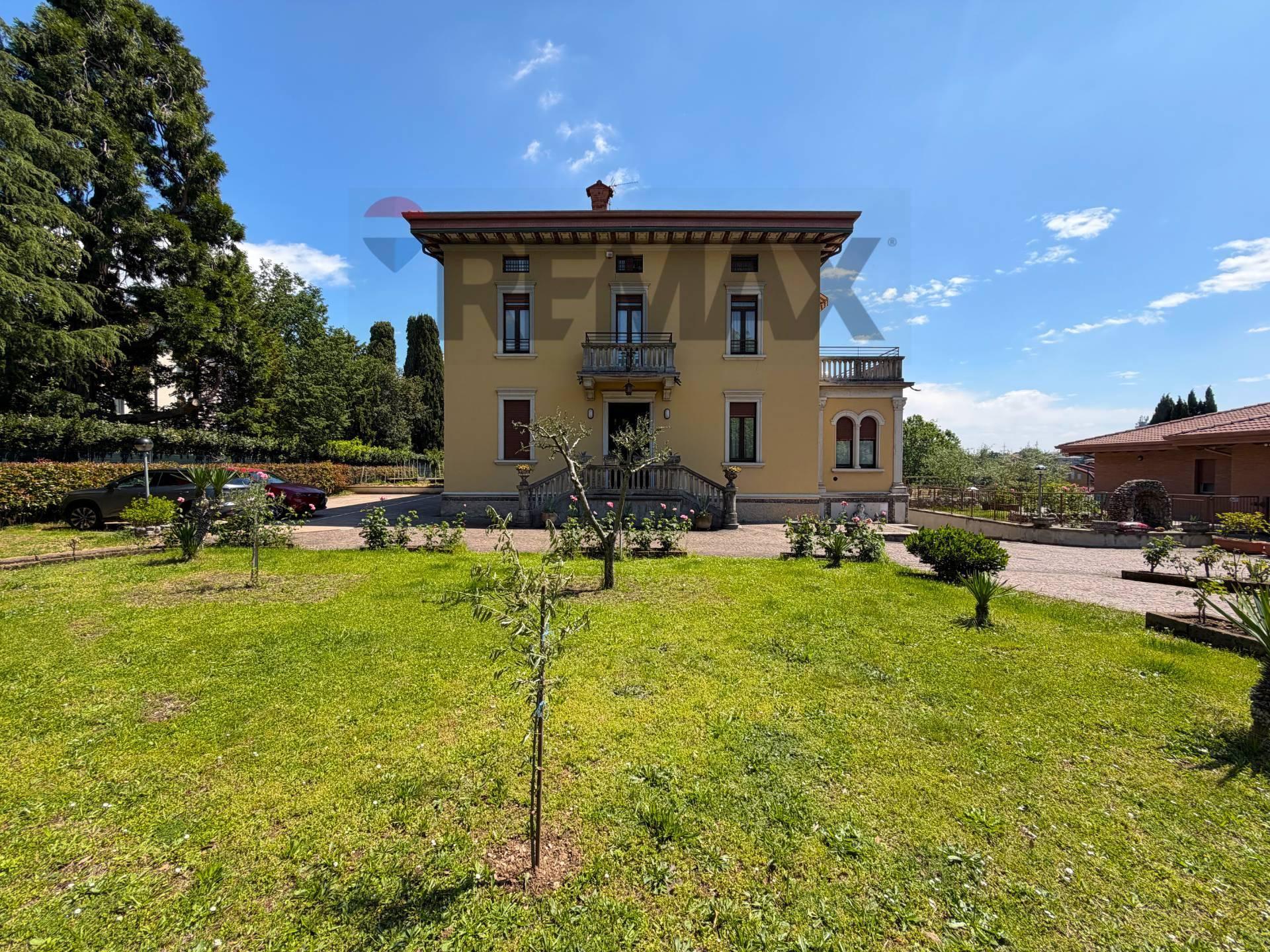 Villa in Viale Italia 18, Ponte San Pietro