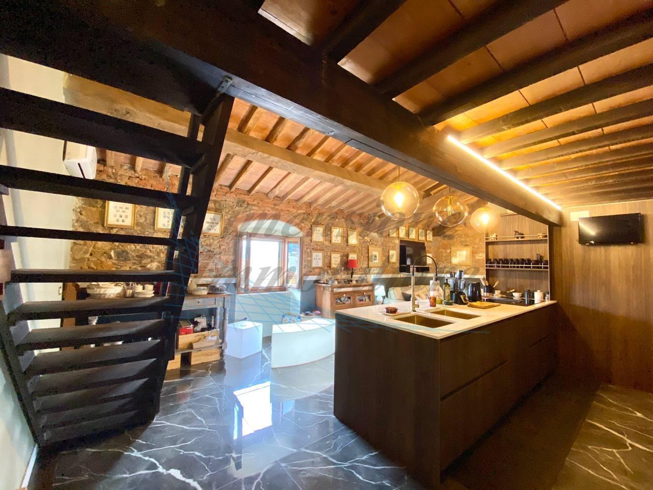 Attico in Salita San Lorenzo, Castagneto Carducci