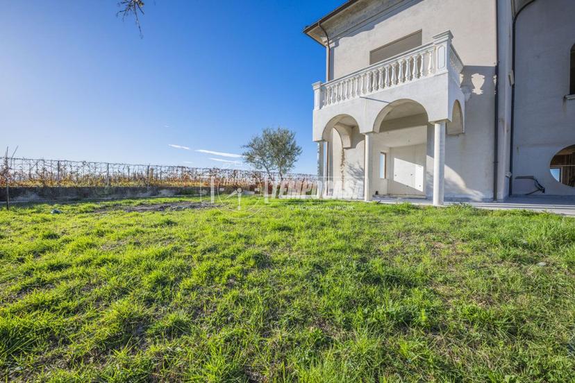 Villa, Monte San Giusto — foto 3 di 5