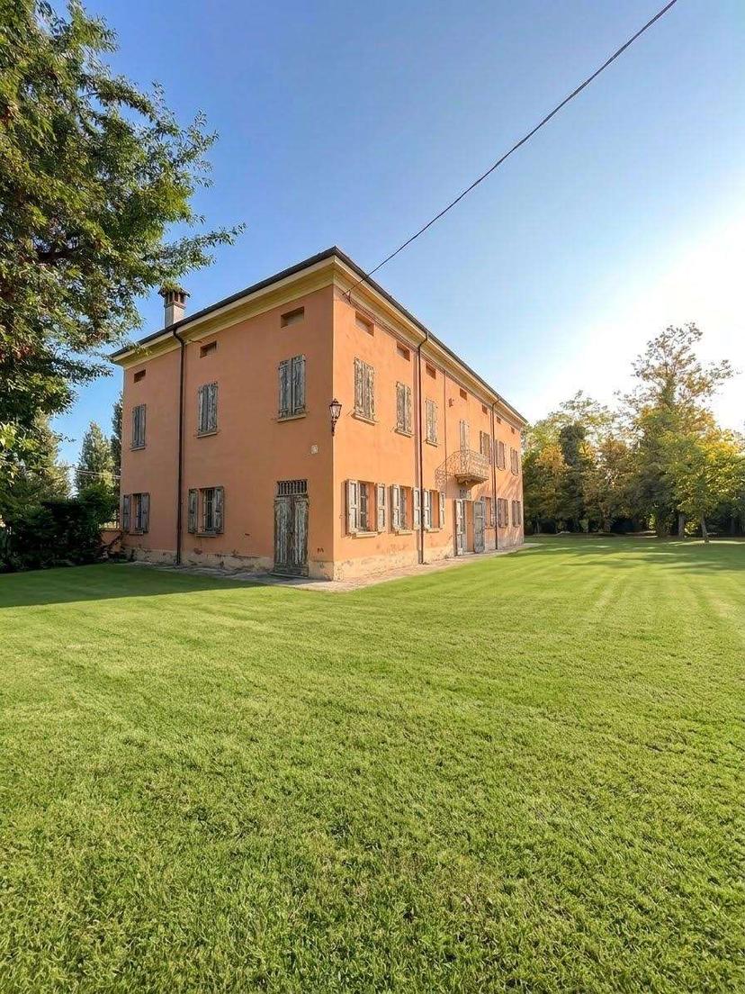 Villa in Via Emilia Ovest  1707, Modena