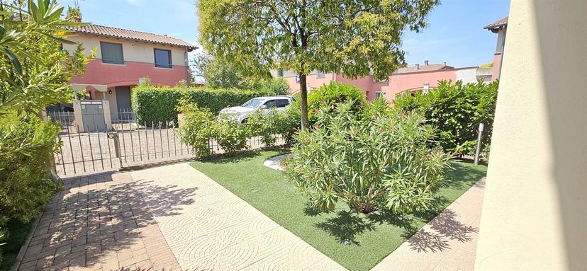 Villa plurifamiliare in Via Martiri della Libertà 14, Castelvetro Piacentino — foto 2 di 5