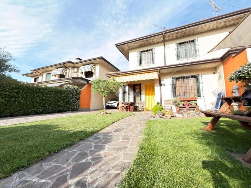 Villa a schiera, Castel Goffredo — foto 3 di 5