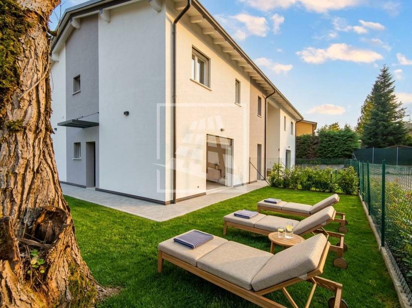 Villa a schiera in Via Hugo, Reggio nell'Emilia