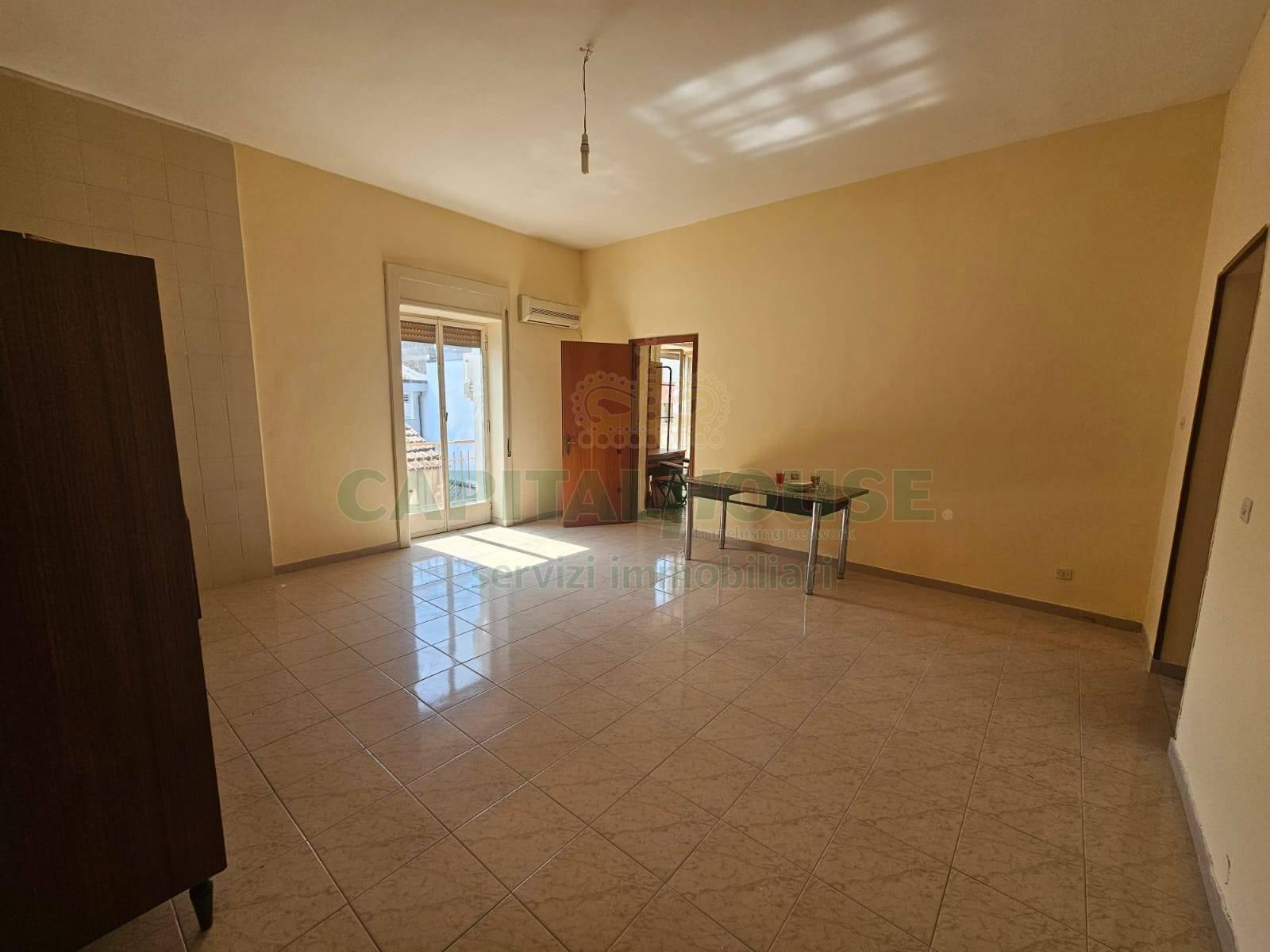 Casa indipendente in Via Colombo, Pastorano