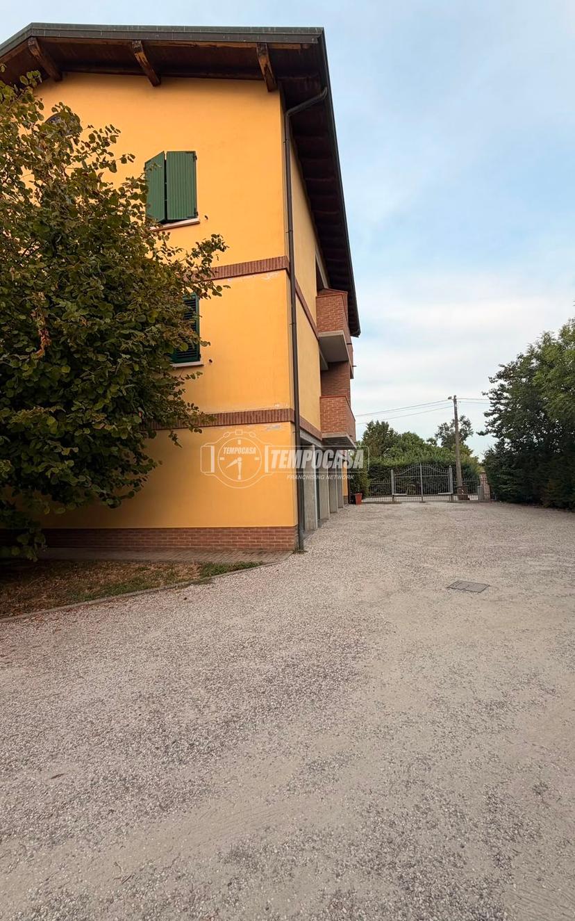 Trilocale in Via Contrada 2/B, Correggio — foto 2 di 5
