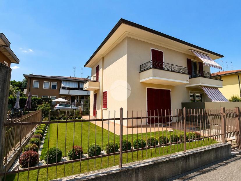 Villa a schiera in Via Montenero 16, Rovato — foto 2 di 5