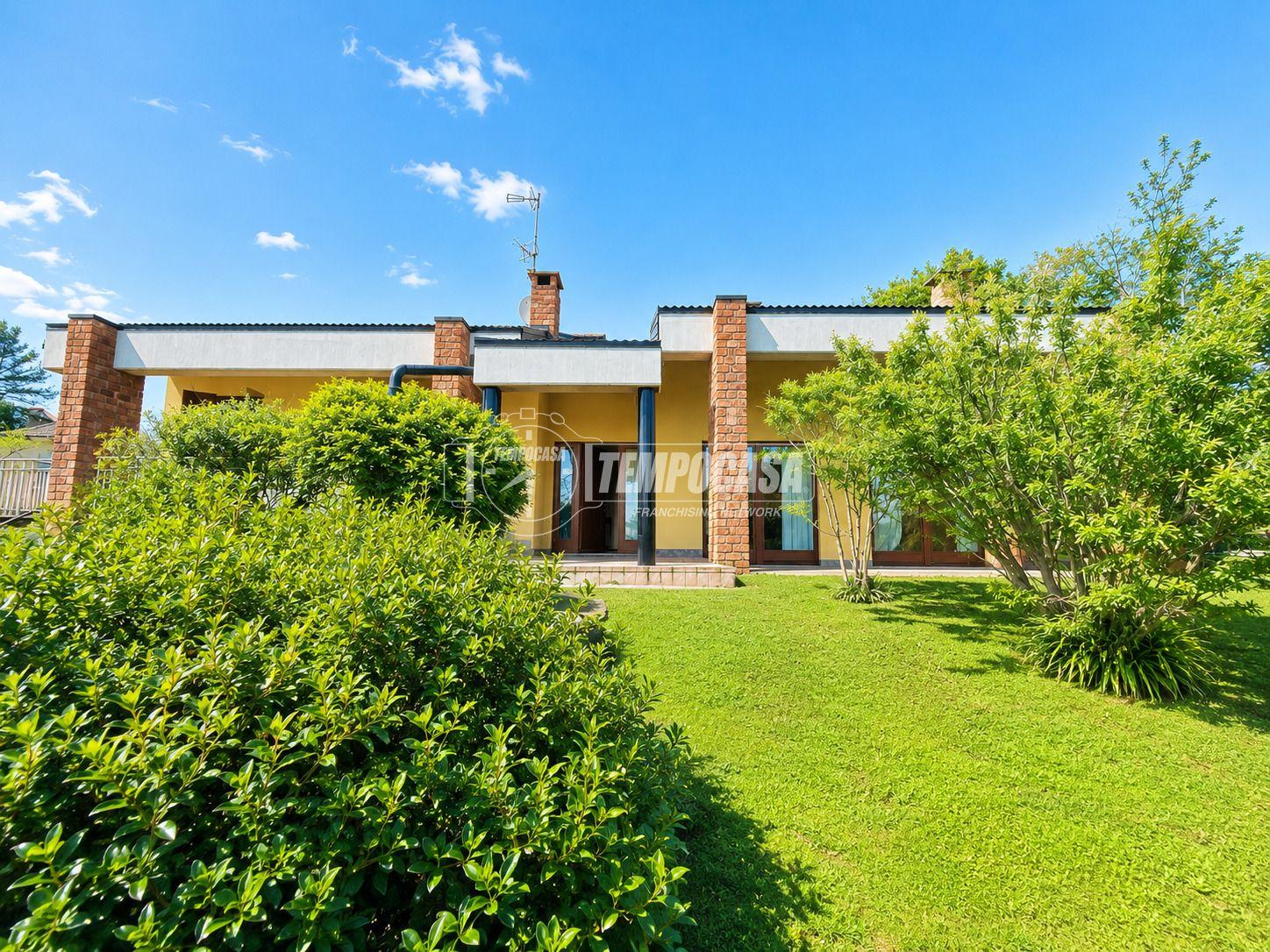 Villa in Via Beati, Castelletto sopra Ticino