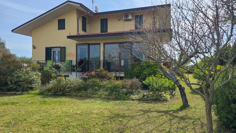 Casa indipendente in Via Cesare Licini 105, Ortona — foto 2 di 5