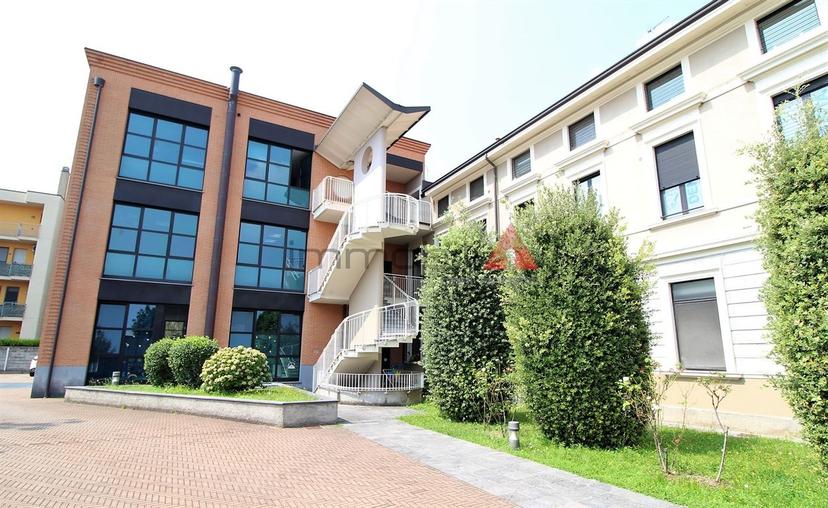 Villa bifamiliare in Viale Lombardia 266, Brugherio