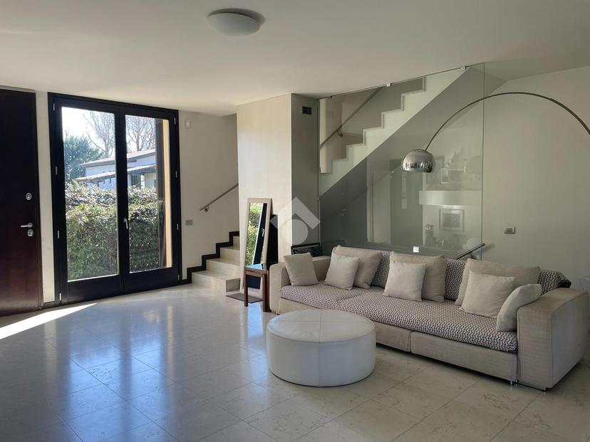 Villa in Via del Moncone 32, Cardano al Campo — foto 3 di 5