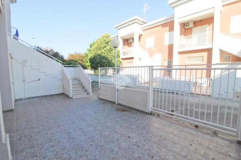 Villa a schiera in Via delle Gardenie 32 32, Campomarino — foto 3 di 5