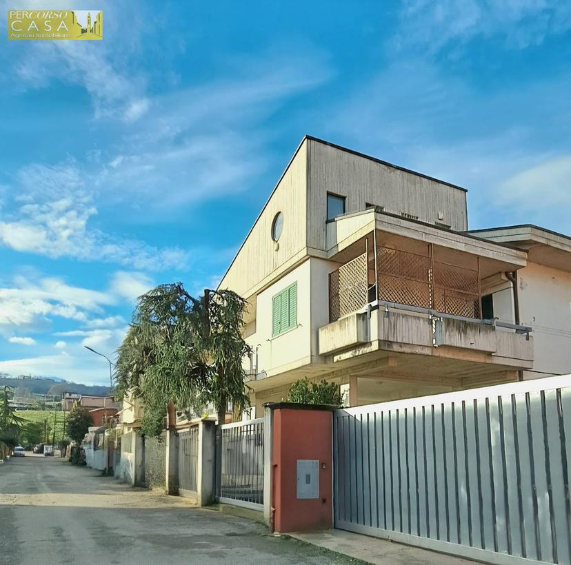 Appartamento in Via Piane, Montorio al Vomano — foto 3 di 5