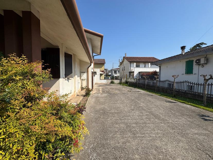 Villa bifamiliare in Via Alberi Snc, Montagnana — foto 2 di 5