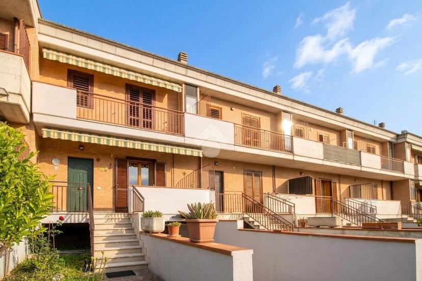 Villa a schiera in Contrada S. Maurizio 8, Fermo — foto 2 di 5