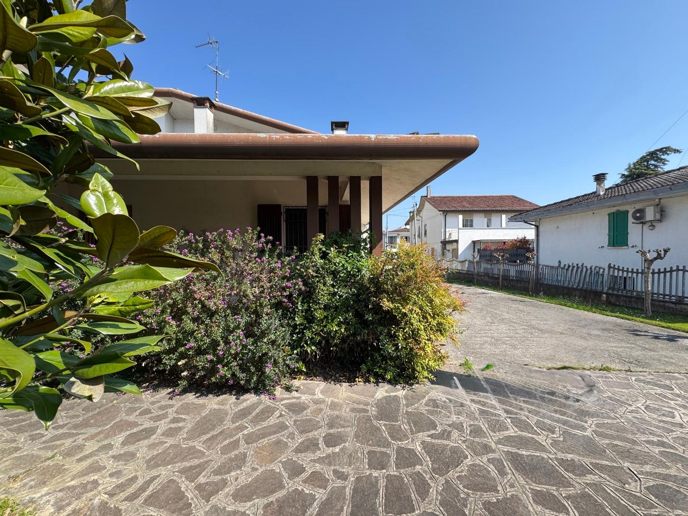 Villa bifamiliare in Via Alberi Snc, Montagnana