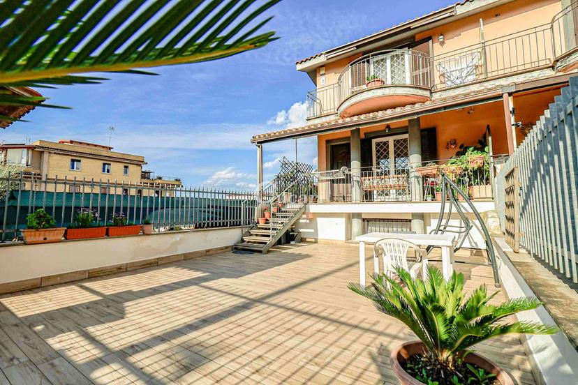 Villa a schiera in Via Palagonia, Roma