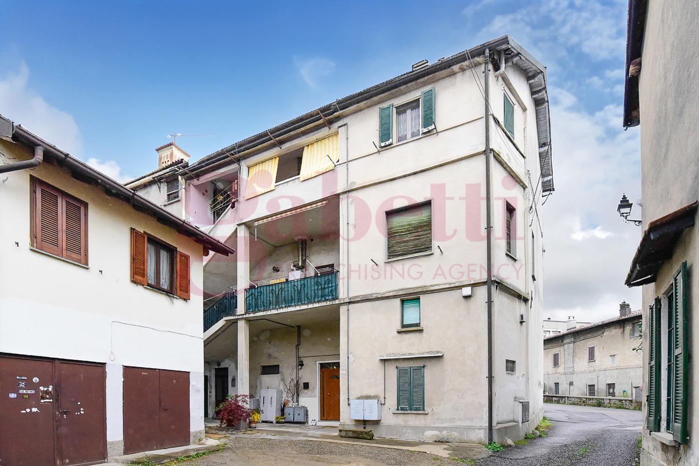 Bilocale in Piazza Marconi  8, Luisago