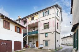 Bilocale in Piazza Marconi  8, Luisago