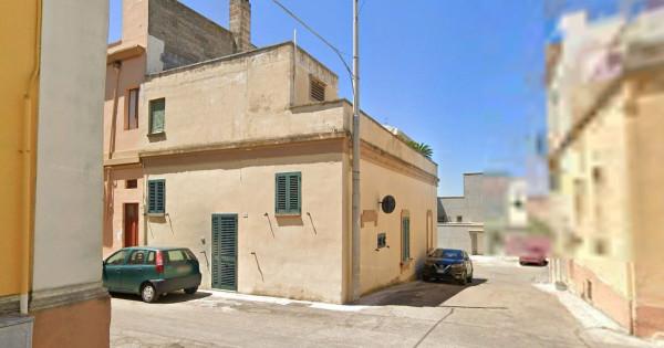 Appartamento in Piazza Regian Margherita, Parabita