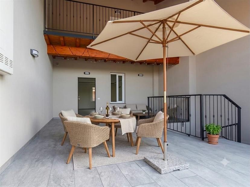 Casa indipendente, Calcio — foto 2 di 5