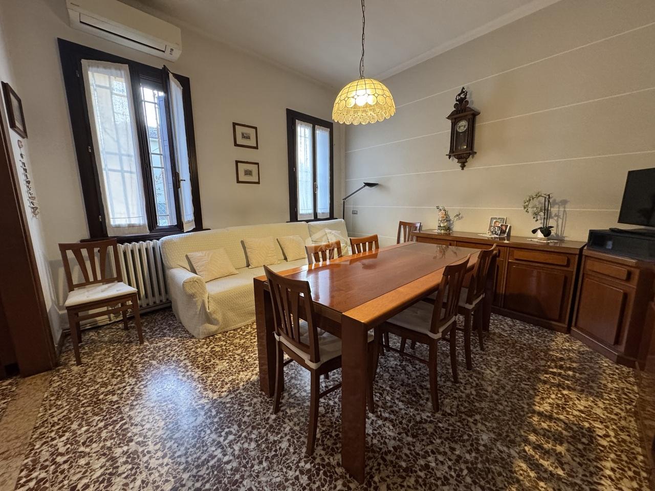 Casa indipendente, Suzzara