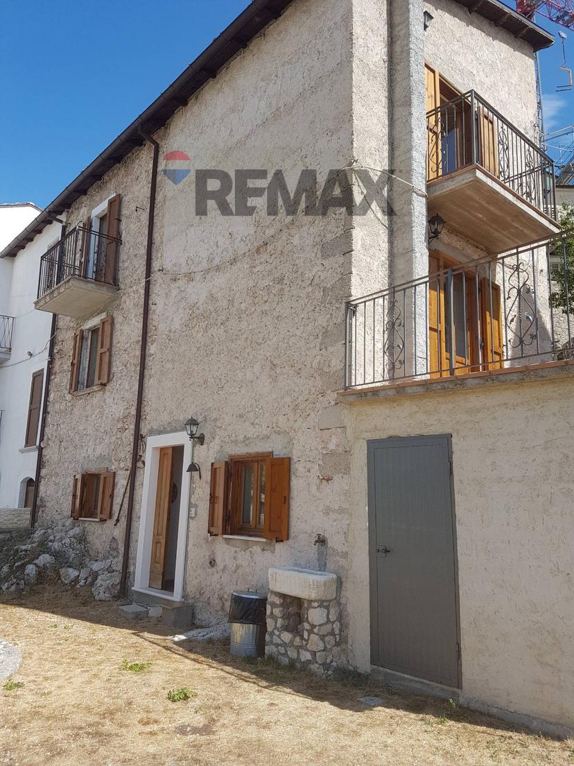 Casa indipendente in Via della Pineta 25, Castel del Monte — foto 3 di 5