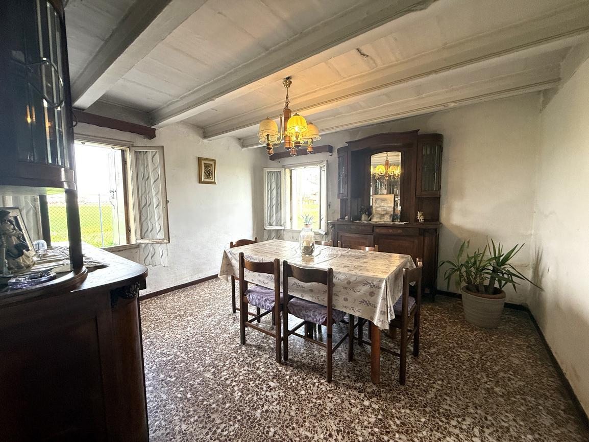 Villa, Tombolo