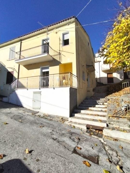 Villa in Via del Carmine 34, Montebello di Bertona — foto 3 di 5