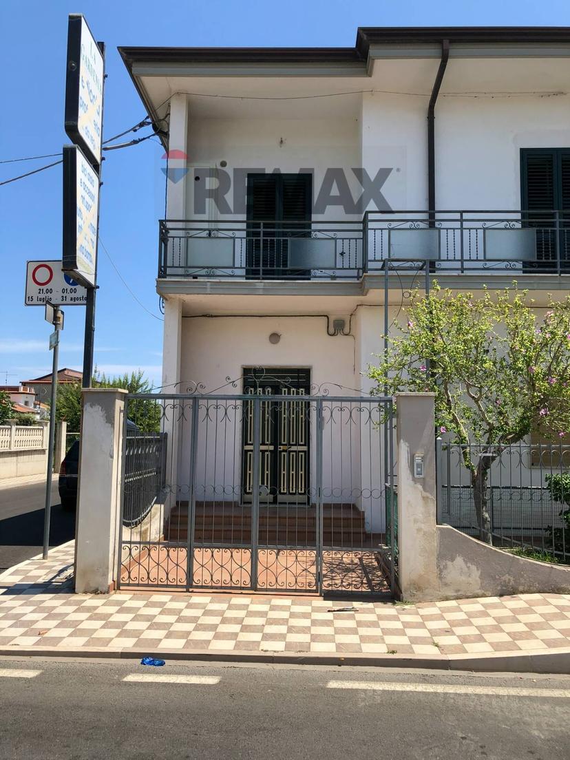 Trilocale in Via Magna Grecia 14, Roseto Capo Spulico — foto 2 di 5