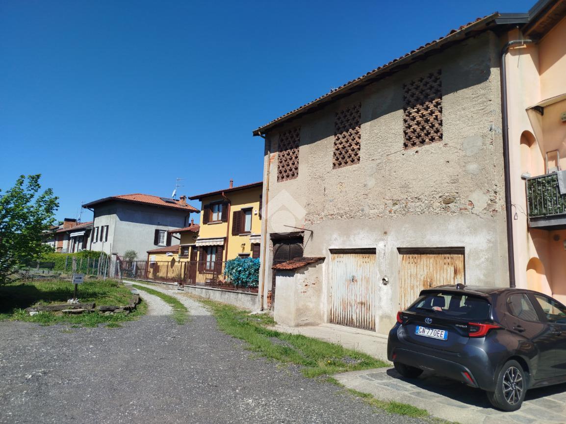 Rustico in Via Pecco Renzo, Como