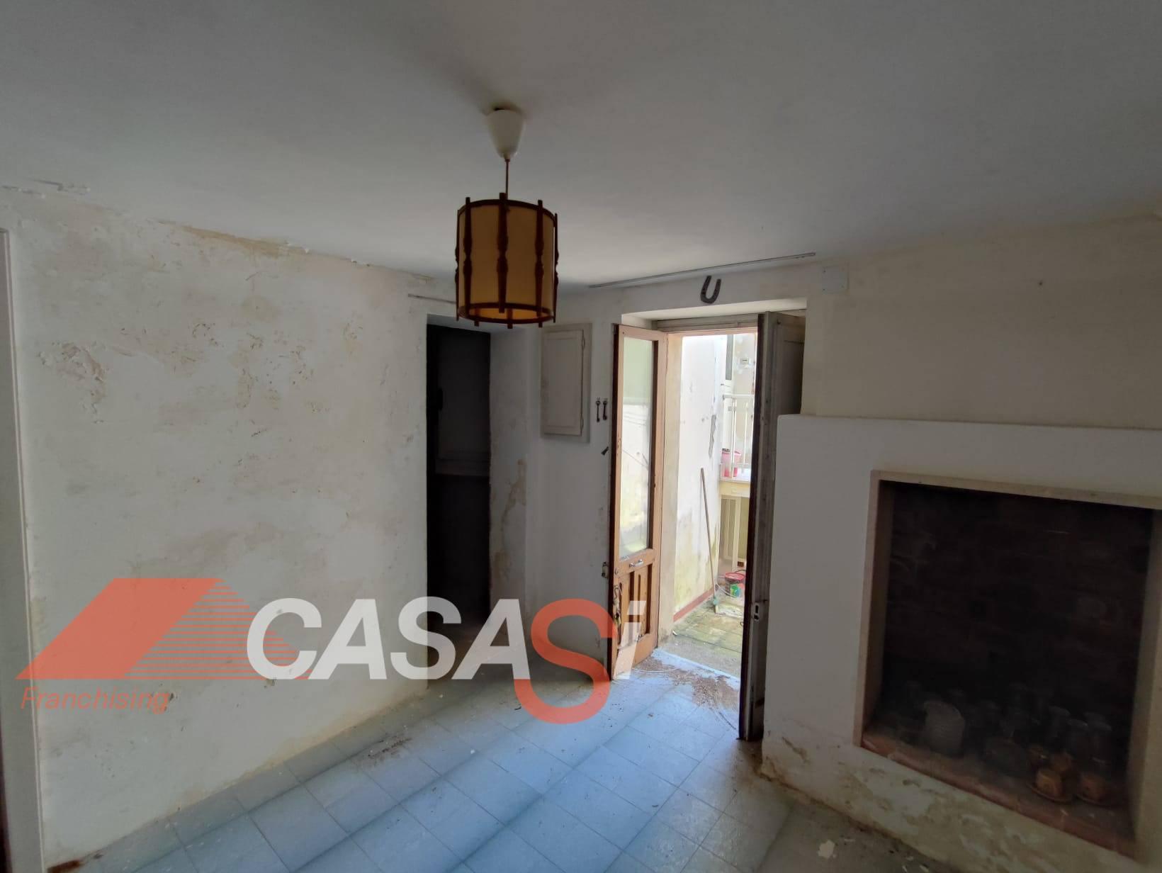 Casa indipendente in Via XXI Aprile 4, Uggiano la Chiesa