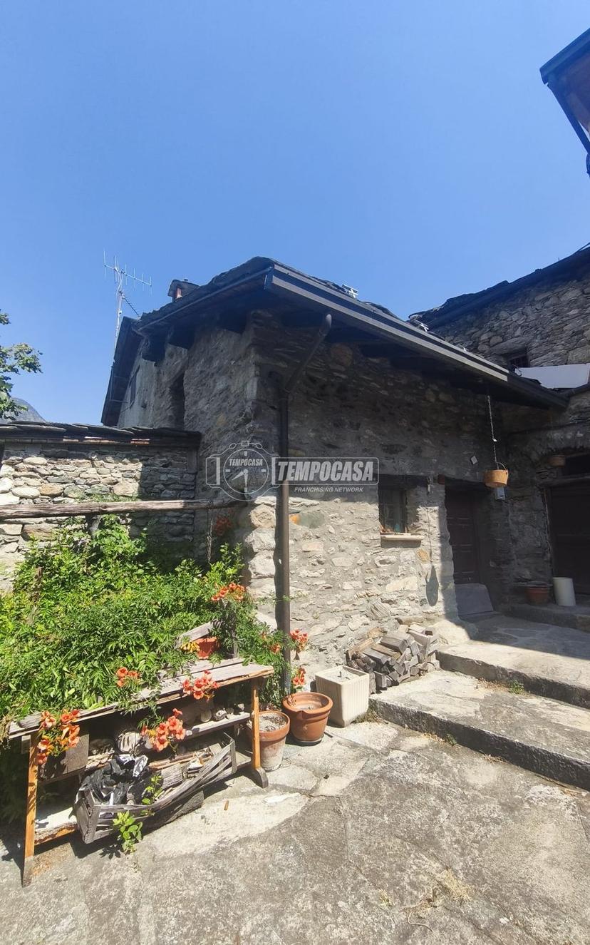 Bilocale in Frazione Montat 2, Montjovet — foto 3 di 5
