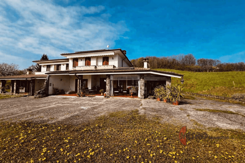 Villa, Brogliano — foto 3 di 5