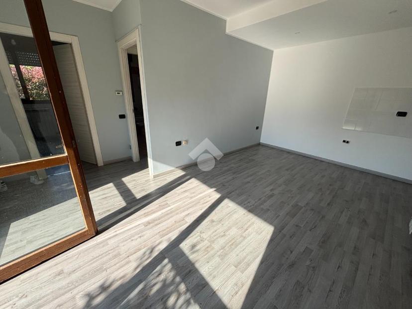 Bilocale in Via Monte Sabotino, Limbiate