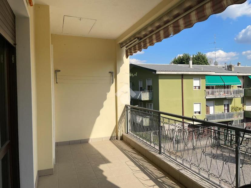 Trilocale in Via Cesare Battisti, Cardano al Campo — foto 3 di 5