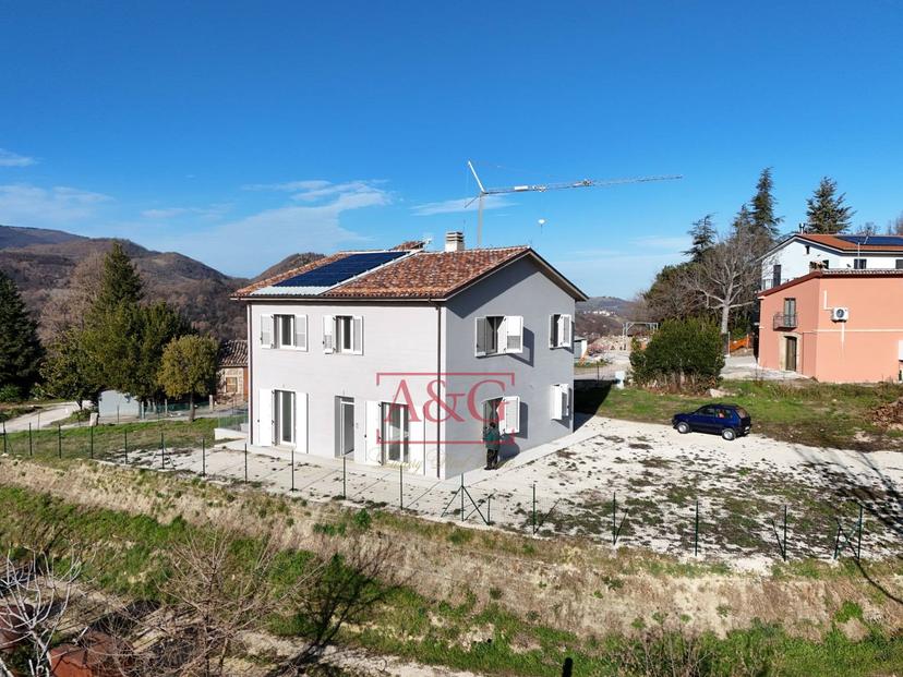 Villa in Contrada Morichella 28, San Ginesio — foto 2 di 5