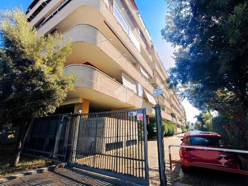 Bilocale in Viale Giorgio De Chirico 133, Roma