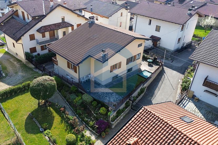 Villa in Via San Fiorino, Borno — foto 2 di 5