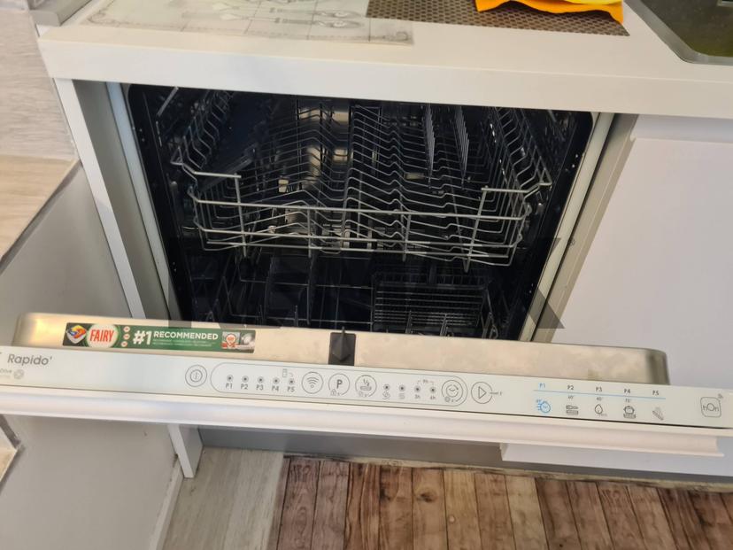 Bilocale in Viale Campania 29, Milano