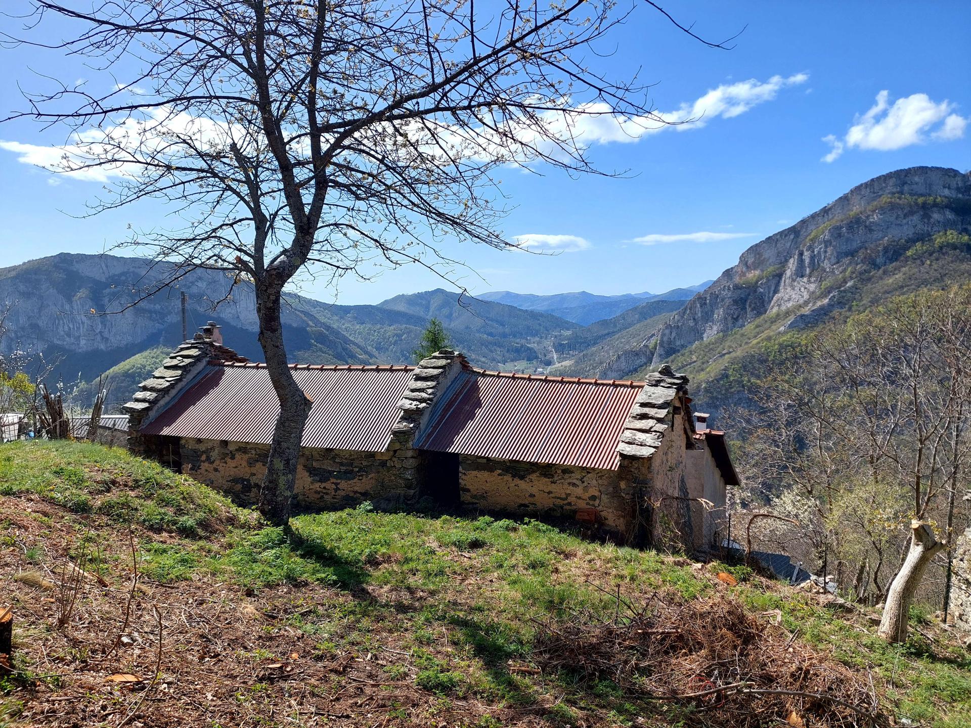 Casa indipendente in Borgata Sen Frazione Quarzina, Ormea