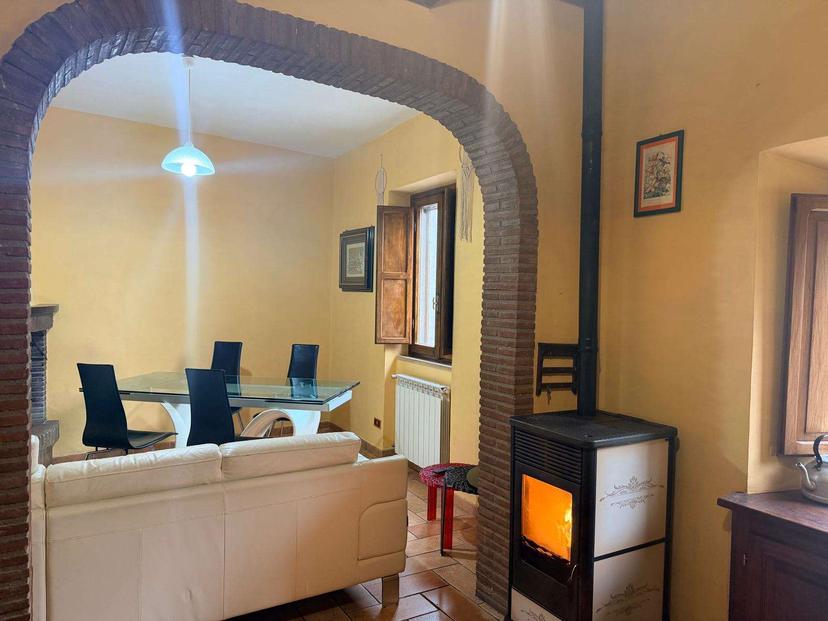 Quadrilocale in Via delle Scalette 19, Baschi — foto 2 di 5