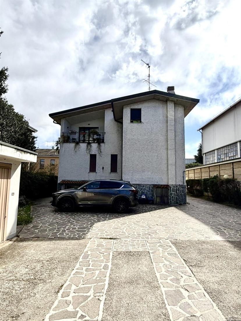 Villa bifamiliare in Via Sandro Botticelli 31, Monza — foto 5 di 5