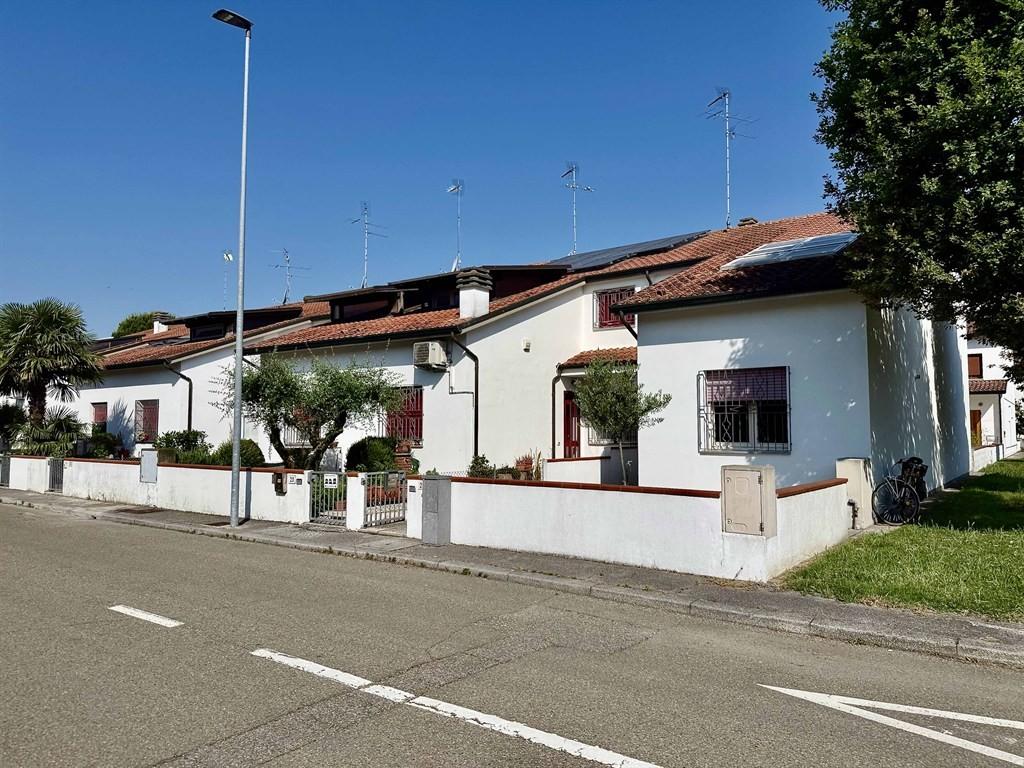 Villa a schiera in Via Caduti nei Lager 27, Alfonsine