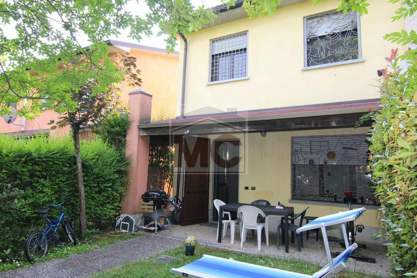 Villa a schiera in Via Lamizzo Re, Correggio — foto 3 di 5