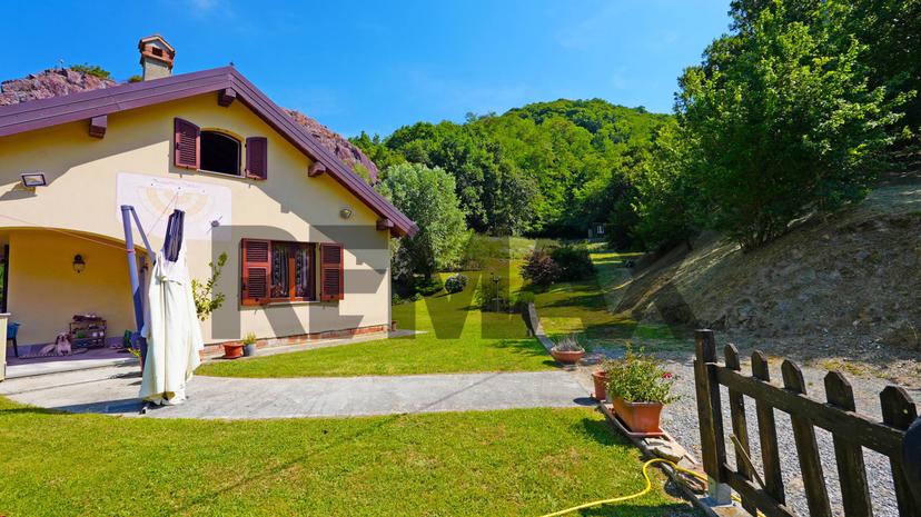 Villa in Via Caduti di Cravasco 18a, Campomorone — foto 3 di 5