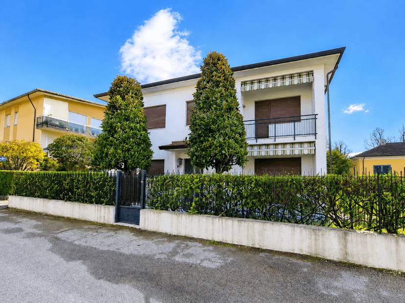 Casa indipendente in della Bassa 145, Carrara — foto 2 di 5